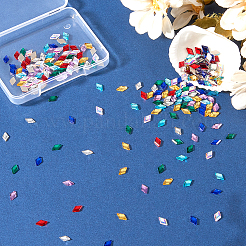 240 Stück 8 Farben Rhombus Glas Cabochons GGLA-GF0002-02