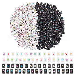 Ahademaker 1000pcs 2 colores opaco negro acrílico multi-hebra enlaces, trapezoide con letra mixta aleatoria, color mezclado, 8x5x4mm, agujero: 1.6 mm, 500 piezas / color