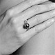 シェルパールフィンガー指輪  真鍮パーツ  テクスチャ  フラットラウンド  ブラック  プラチナ  usサイズ8（18.1mm） RJEW-BB61423-B-2
