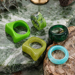 Set aus Fingerringen aus Kunstharz&nbsp;WG0AF86-01