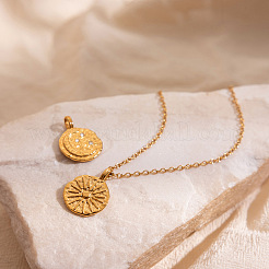 Collares para mujer con colgante de moneda texturizada de flor y luna&nbsp;WG61E47-01