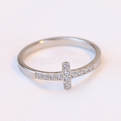 Anelli da dito con micro pavé di zirconi cubici trasparenti in acciaio inossidabile a croce per donna&nbsp;FS-WG88B59-03