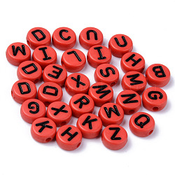 Perles acryliques opaques, trou horizontal, plat rond avec des lettres aléatoires noires, rouge, 10x4.5mm, Trou: 2mm, environ 1600 pcs/500 g