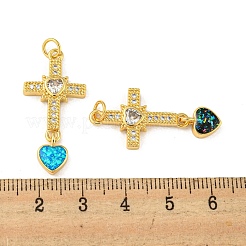 Cruz con corazón colgantes de latón micro pavé de circonita cúbica con ópalo sintético&nbsp;KK-K356-05G