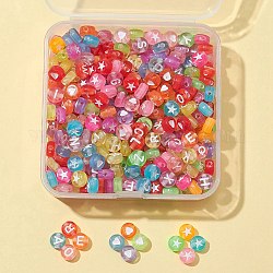 50 g de perlas acrílicas transparentes, redondo plano con letra inicial aleatoria y estrella y corazón blanco, color mezclado, 6.5~7x3.5~4mm, agujero: 1.5~1.8 mm