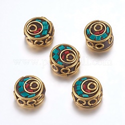 Perles Indonésiennes manuelles, avec les accessoires en laiton, sans nickel, plat rond, non plaqué, verte, 12~13x6~7.5mm, Trou: 2mm