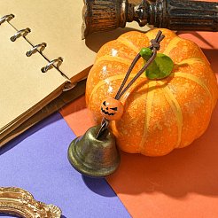 Decorazioni pendenti con campanelle per streghe di Halloween in ferro&nbsp;HJEW-JM02137