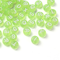 Perline acriliche trasparenti verde prato, foro orizzontale, lettere misti, tondo piatto con lettera bianca, 7x4mm, Foro: 1.5 mm, 100pcs/scatola