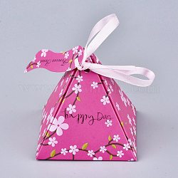 Boîte d'emballage de bonbons en forme de pyramide, coffret cadeau fête de mariage joyeux jour, avec ruban et carte papier, motif de fleur, camélia, 7.5x7.5x7.6 cm, ruban: 43.5~46x0.65~0.75 cm, carte de papier: 7.5x2cm