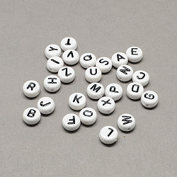 Weiße und schwarze Acryl-Buchstabenperlen mit horizontalem Loch, flache runde mit zufälligen buchstaben, Buchstabe, 7x4 mm, Bohrung: 1.3 mm, ca. 3600 Stk. / 500 g