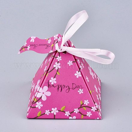 ピラミッド型キャンディー包装箱  幸せな日の結婚披露宴のギフトボックス  リボンと紙のカード付き  花柄  カメリア  7.5x7.5x7.6cm  リボン：43.5~46x0.65~0.75cm  紙カード：7.5x2cm CON-F009-01H-1