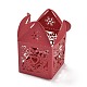 レーザーカット紙は、ハートと花のキャンディーボックスをくり抜く  リボン付きの正方形  結婚式のベビーシャワーパーティーのためのギフト包装を好む  クリムゾン  5x5x7.6cm CON-C001-02-4