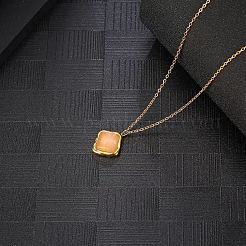 Collana pendente a rombo di quarzo rosa naturale con catenelle in ottone&nbsp;VW7781-1