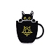 猫とカップの漫画のアップリケ  刺繍アイロン接着布パッチ  ミシンクラフト装飾  ブラック  48x59mm PW-WG86841-07-1