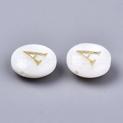 Cuentas de concha naturales de agua dulce, con adornos de metal grabados en latón dorado, plano y redondo, color de concha, letter.a, 8x3~5mm, agujero: 0.5~07 mm