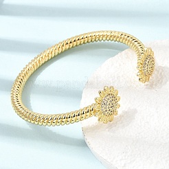 Bracelets manchettes ouvertes en laiton sertis de micro-pavés de zirconiums cubiques transparents en forme de tournesol pour femmes&nbsp;CU-CBAE7DF-49G