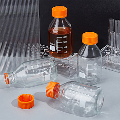 Botella de vidrio reutilizable con tapa de rosca de plástico de color naranja oscuro.&nbsp;CON-WH0112-031A