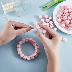 20 Stück Rosa Würfel Buchstaben Silikonperlen 12x12x12 mm Quadratische Würfel Alphabetperlen mit 2 mm Lochabstandshalter Lose Buchstabenperlen für Armband-Halsketten-Schmuckherstellung&nbsp;JX435I