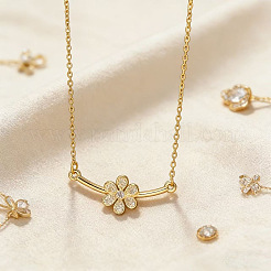 Collana da donna con ciondolo a forma di fiore in ottone con micro pavé di zirconi cubici trasparenti e catena in acciaio inossidabile 304.&nbsp;WG9CAE7-01