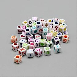 Perles acryliques opaques, trou horizontal, cube avec des lettres, couleur mixte, 5.5~6x5.5~6x5.5~6mm, Trou: 3.5mm, environ 3000 pcs/500 g