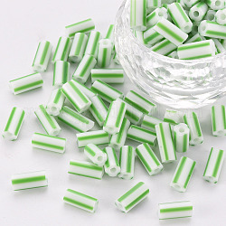Abalorios de vidrio bugle, colores opacos filtran, agujero redondo, verde lima, 8~10x4mm, agujero: 1.8 mm, aproximamente 1800 unidades / libra