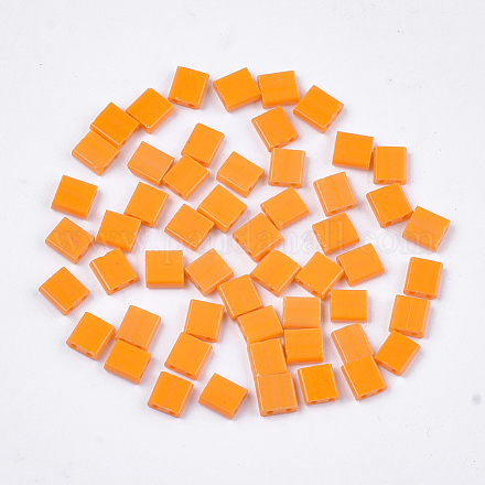 2穴不透明ガラスシードビーズ  長方形  オレンジ  5x4.5~5.5x2~2.5mm  穴：0.5~0.8mm SEED-S023-21C-01-1