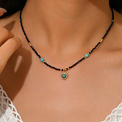 Collier vintage en acier inoxydable avec pendentif en forme de cœur en turquoise synthétique et perles rondes à facettes en verre pour femmes, noir, or, 15.94 pouce (40.5 cm)