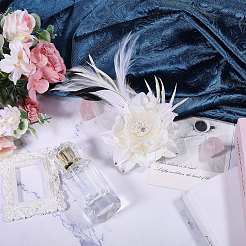 Spille da bavero con piume di fiori e ferro per vestiti&nbsp;JEWB-WH0010-114A