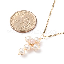 Collar con colgante de cruz trenzada de perla y cuarzo rosa natural&nbsp;NJEW-JN03920-04