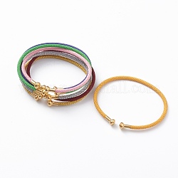 Fabrication de bracelets en fil d'acier au carbone tressé, avec embouts en laiton doré, couleur mixte, 0.25 cm, diamètre intérieur: 2-3/8 pouce (6.1 cm)