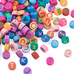 300pcs perles de couleurs en pâte polymère faites à la main, plat rond avec la lettre, colorées, 8.5x4mm, Trou: 1.6mm