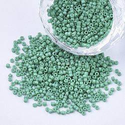 Cuentas de semillas de cilindro de pintura para hornear, tamaño uniforme, verde mar medio, 1.5~2x1~2mm, agujero: 0.8 mm, aproximamente 4000 unidades / bolsa, aproximamente 50 g / bolsa