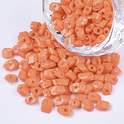 6/0 cuisson de peinture perles rocailles en verre , perles coupées obliques, couleurs opaques, orange foncé, 6/0, 4~8x3.5~4.5x2.5~3mm, Trou: 0.9mm, environ 5000 pcs / sachet 