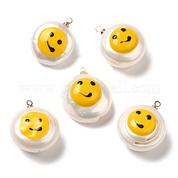 Pendenti di perle naturali con smalto, Ciondoli rotondi piatti con stampa di volti sorridenti e ganci pendenti in ottone color oro, colore conchiglia, 20~20.5x16~17x9~12mm, Foro: 1.2 mm