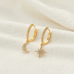 Orecchini asimmetrici con stella e luna in zirconi chiari&nbsp;MOST-PW0001-064G