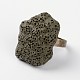 調節可能なナゲット溶岩岩の宝石用原石の指輪  プラチナメッキ真鍮パーツ  ダークオリーブグリーン  18mm RJEW-I013-07-2