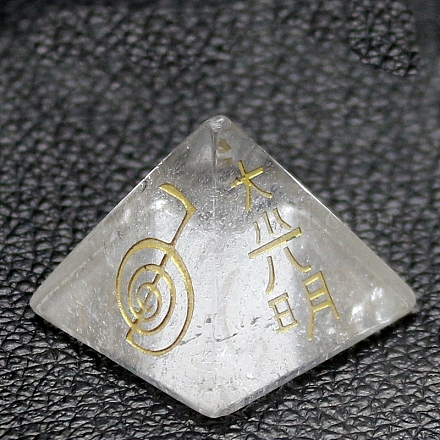 Pyramide d'orgonite RELI-PW0001-067A-1