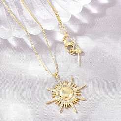 Colliers à pendentif soleil en laiton serti de micro-pavés de zirconiums cubiques transparents&nbsp;KK-CBA4547-05G
