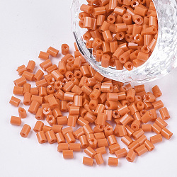 8/0 de dos abalorios de la semilla de cristal tallado, hexágono, colores opacos, coral, 2.5~3x2.5mm, agujero: 0.9 mm, aproximamente 15000 unidades / bolsa
