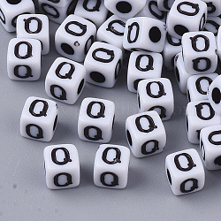 Perles acryliques opaques blanches, trou horizontal, cube avec alphabet noir, letter.q, 4~5x4~5x4~5mm, Trou: 1.8mm, environ 255~260 pcs/20 g