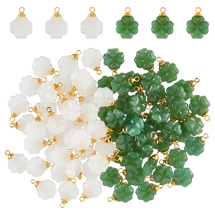 Dikosmetisch 80 Stück 2 Farben vierblättrige Charms Glas st. Patrick's Day Kleeblatt-Anhänger mit goldenen Messingschlaufen GLAA-DC0001-09-1