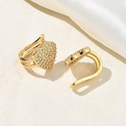 Orecchini a polsino a forma di C con cuore in ottone e micro pavé di zirconi cubici trasparenti per San Valentino.&nbsp;EJEW-L316-01G-08