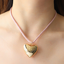 Colliers pour femmes avec pendentif cœur en laiton et cordon en nylon torsadé&nbsp;WG15220-01