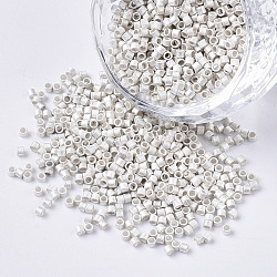 Perline di semi di vetro di grado 11/0, cilindro, dimensione uniforme del seme, colori metallici opachi, fumo bianco, 1.5x1mm, Foro: 0.5 mm, circa 20000pcs/scatola