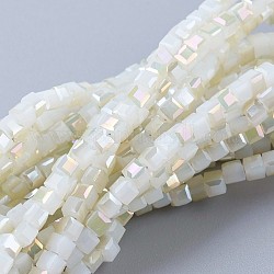 Chapelets de perles en verre électroplaqué, jade d'imitation, demi arc-en-ciel plaqué, facette, cube, jaune clair, 2~2.5x2~2.5x2~2.5mm, Trou: 0.5mm, Environ 195~200 pcs/chapelet, 16.9~17.5 pouce (43~44.5 cm)