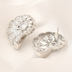 Ohrstecker aus Messing in Muschelform mit Mikropflaster und klarem Zirkonia&nbsp;EJEW-H143-27P