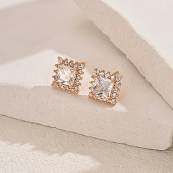 Boucles d'oreilles à tige carrées en laiton avec micro pavé de zircons cubiques transparents&nbsp;AV3279