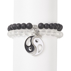 2pcs 2 bracelets extensibles en perles rondes en verre de couleur, alliage assorti émail yin yang breloques couple bracelets pour les meilleurs amis amoureux, noir et blanc, breloque: 28x17x2mm, diamètre intérieur: 2-1/8 pouce (5.4 cm), 1pc / style