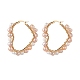1 paio di orecchini a cerchio grandi da donna con cuore avvolto in filo di perle naturali EJEW-SZ0001-68B-1