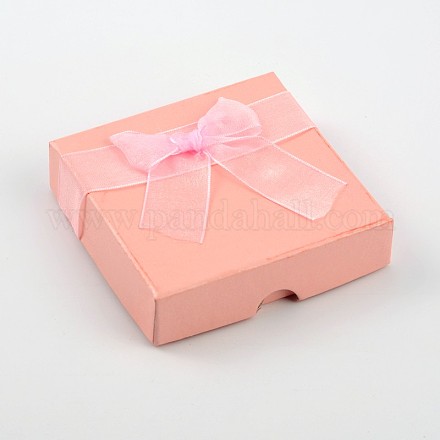 正方形の厚紙ブレスレットボックス  布ちょう結びと  ピンク  90x90x20mm  12個/袋 CON-O004-01B-1